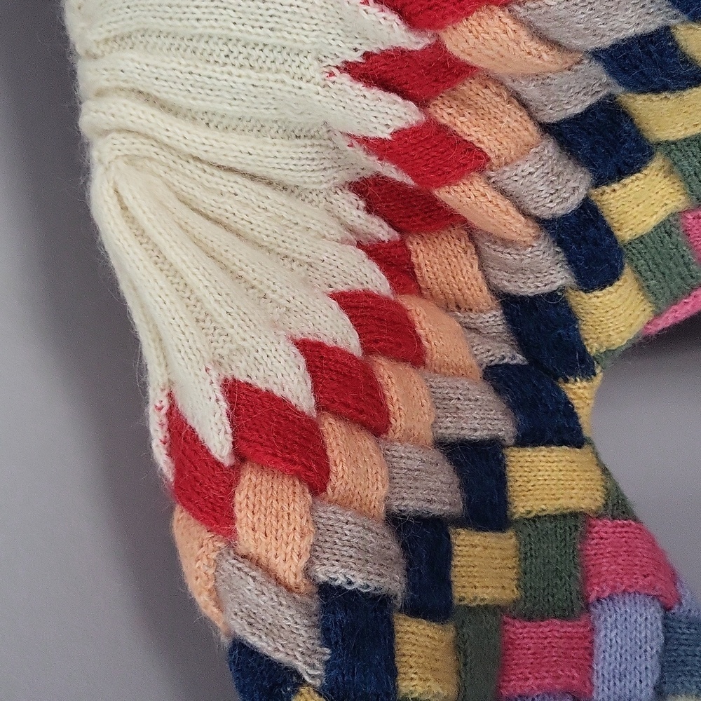 Multicolor Diamond Pattern Women's Sweater - Picture 9 of 16